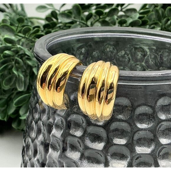 Gold Tone Earrings Ribbed Design Vintage Jewelry by Krementz - Picture 5 of 7